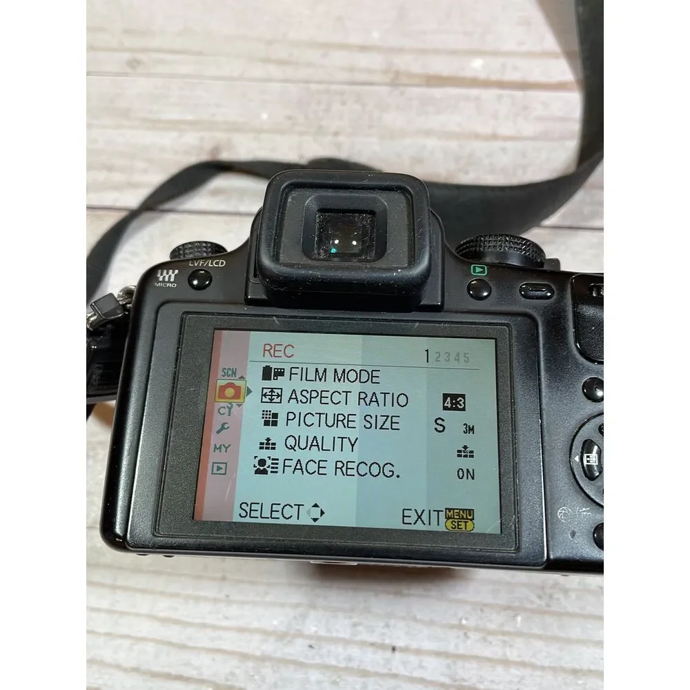 Panasonic DMC-G10 Digital Camera Black w/ Lens, Battery, Charger, Case‎
